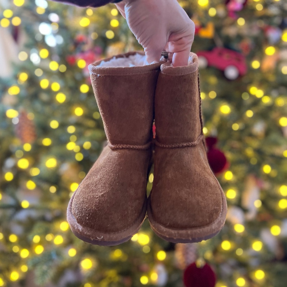 Koolaburra Chestnut Brown Little Girls Boots, “Short”